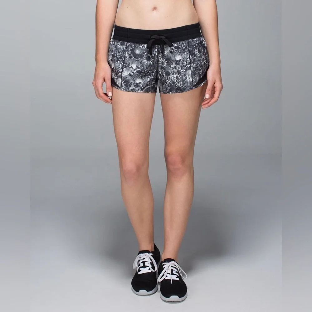 Lululemon Hotty Hot Short Flowabunga Black Angel Wing / Black.  Size 8
